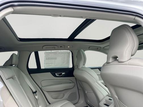 2026 Volvo V60 Cross Country Plus, B5 AWD Gas (mild hybrid)