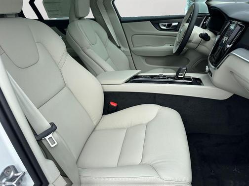 2026 Volvo V60 Cross Country Plus, B5 AWD Gas (mild hybrid)