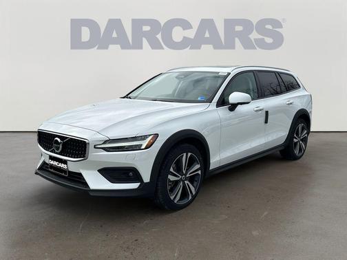 2026 Volvo V60 Cross Country Plus, B5 AWD Gas (mild hybrid)
