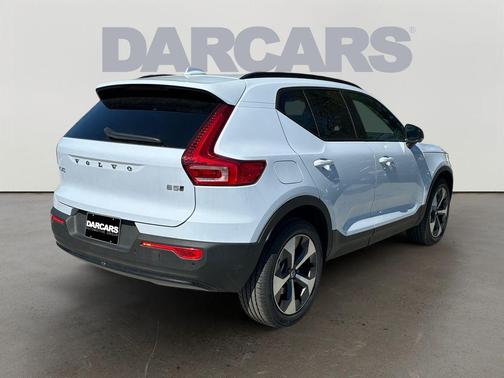 2026 Volvo XC40 Plus, B5 AWD Gas (mild hybrid), Dark