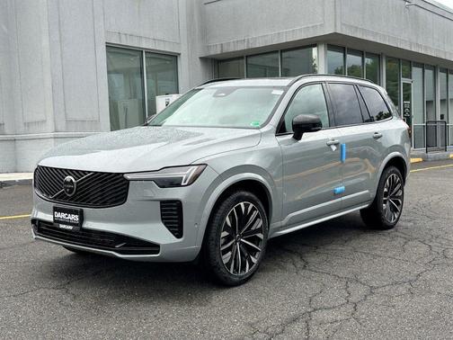 2026 Volvo XC90 B6 Ultra Dark Theme 6-Seater