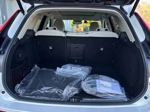 2025 Volvo XC60 Plug-In Hybrid T8 Plus