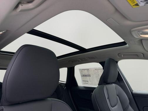 Bright Dusk Metallic 2026 Volvo XC60 B5 Plus