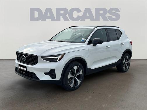 2026 Volvo XC40 Plus, B5 AWD Gas (mild hybrid), Dark