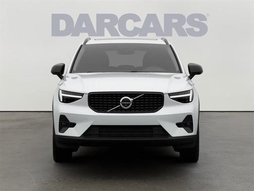 2026 Volvo XC40 Plus, B5 AWD Gas (mild hybrid), Dark