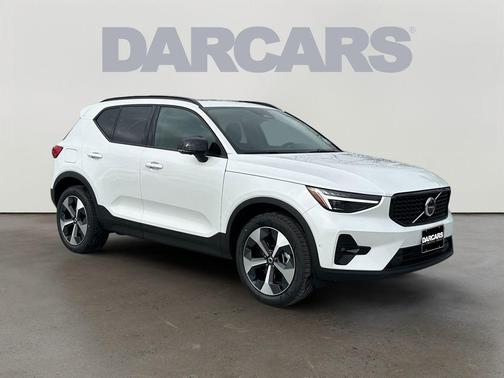 2026 Volvo XC40 Plus, B5 AWD Gas (mild hybrid), Dark