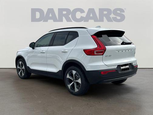2026 Volvo XC40 Plus, B5 AWD Gas (mild hybrid), Dark