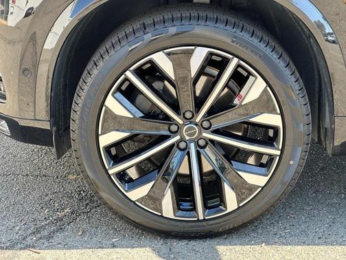2019 Volvo XC90 T6 Momentum