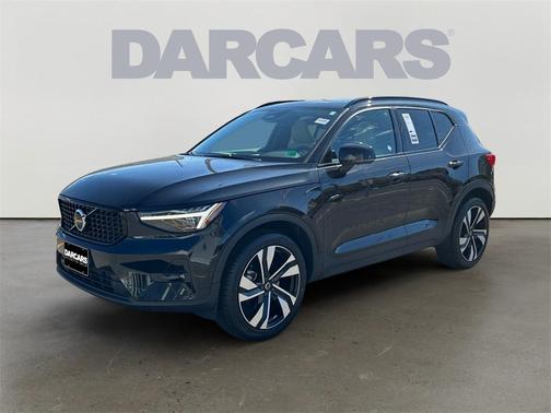 2024 Volvo XC40 B5 Ultimate Dark Theme