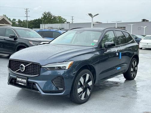2025 Volvo XC60 Plug-In Hybrid T8 Plus
