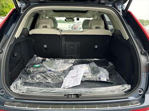 2025 Volvo XC60 Plug-In Hybrid T8 Plus