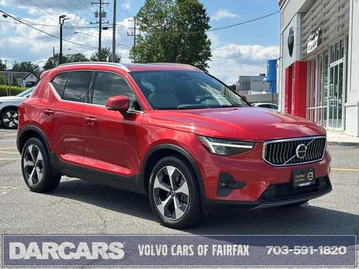2023 Volvo XC40 B5 Plus Bright Theme