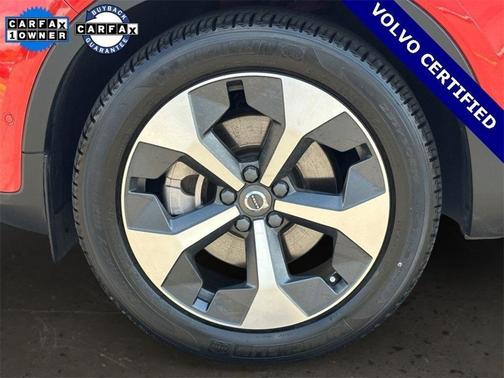2023 Volvo XC40 B5 Plus Bright Theme