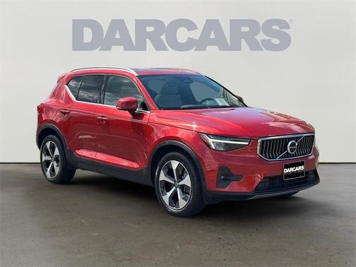2023 Volvo XC40 B5 Plus Bright Theme