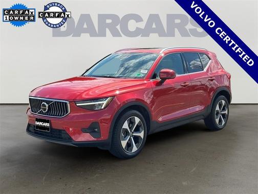 2023 Volvo XC40 B5 Plus Bright Theme