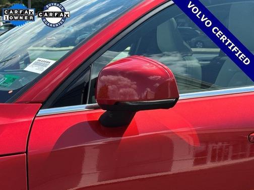 2023 Volvo XC40 B5 Plus Bright Theme