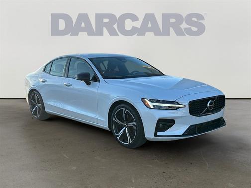 2023 Volvo S60 B5 Plus Dark Theme