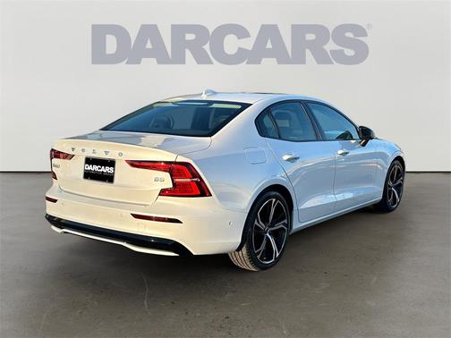 2023 Volvo S60 B5 Plus Dark Theme