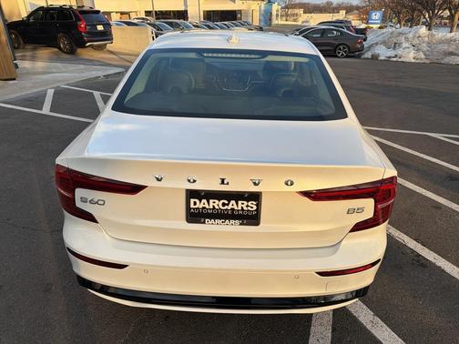 2023 Volvo S60 B5 Plus Dark Theme