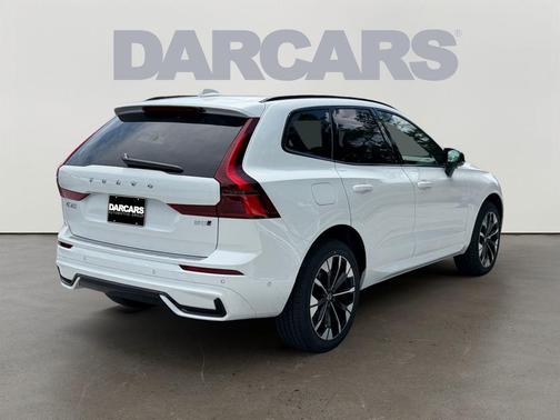 Crystal White Metallic 2026 Volvo XC60 B5 Plus