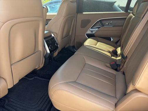 2025 Land Rover Range Rover P400 SE 7 Seat