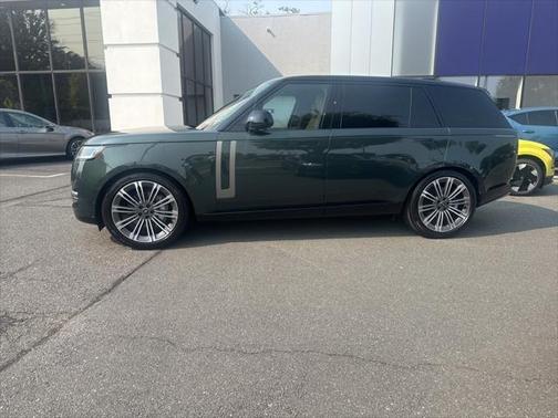 2025 Land Rover Range Rover P400 SE 7 Seat