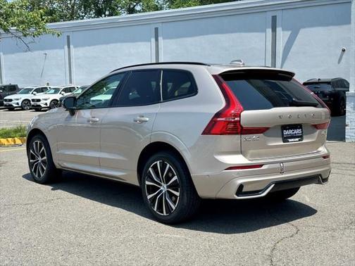 2023 Volvo XC60 B5 Plus Dark Theme
