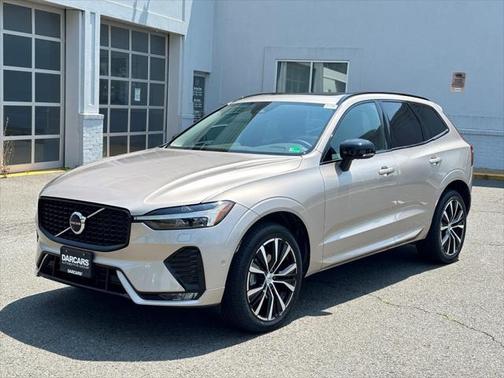 2023 Volvo XC60 B5 Plus Dark Theme