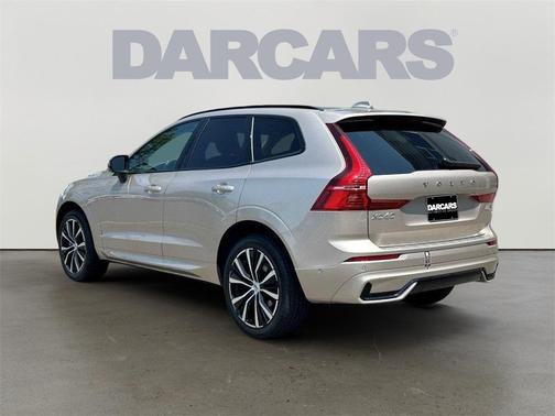 2023 Volvo XC60 B5 Plus Dark Theme