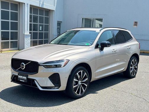 2023 Volvo XC60 B5 Plus Dark Theme