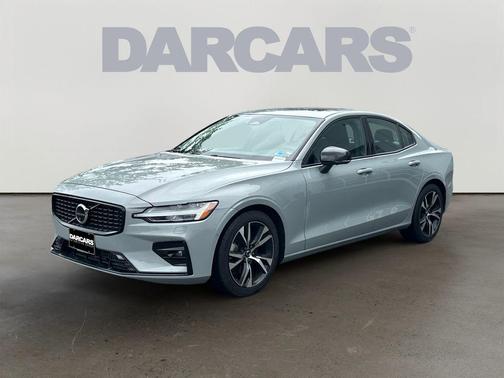 Vapour Grey Metallic 2025 Volvo S60 B5 Plus