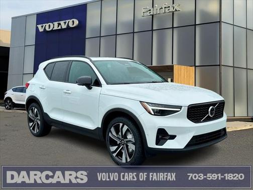 2025 Volvo XC40 B5 Plus Dark Theme