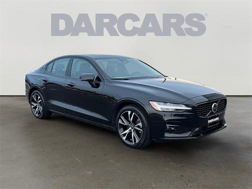 2024 Volvo S60 B5 Core Dark Theme