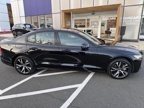 2024 Volvo S60 B5 Core Dark Theme