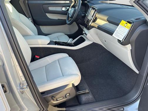 2026 Volvo XC40 B5 Plus