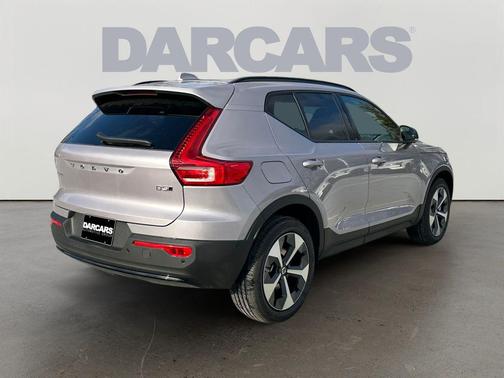 2026 Volvo XC40 Plus, B5 AWD Gas (mild hybrid), Dark