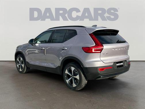 2026 Volvo XC40 Plus, B5 AWD Gas (mild hybrid), Dark