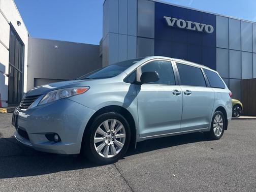2017 Toyota Sienna XLE