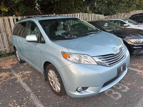 2017 Toyota Sienna XLE