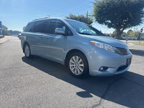 2017 Toyota Sienna XLE