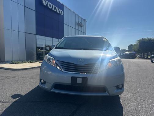 2017 Toyota Sienna XLE