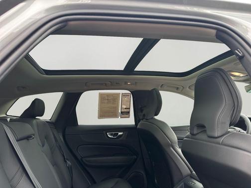 Vapour Grey Metallic 2025 Volvo XC60 B5 Plus