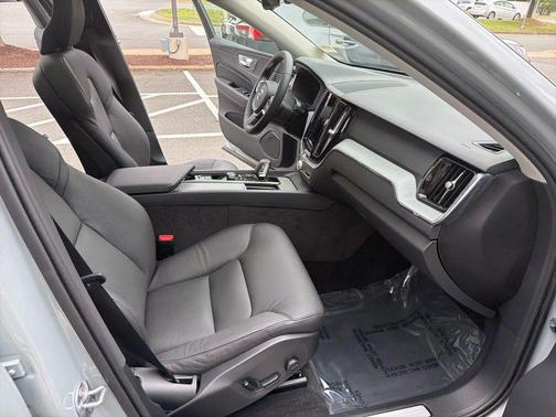 Vapour Grey Metallic 2025 Volvo XC60 B5 Plus