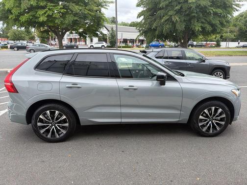 Vapour Grey Metallic 2025 Volvo XC60 B5 Plus