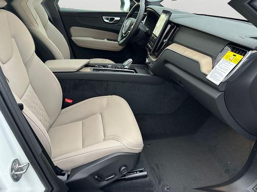 2026 Volvo XC60 B5 Core