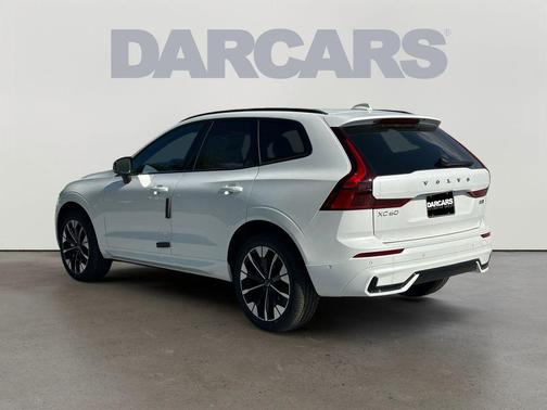 Crystal White Metallic 2026 Volvo XC60 B5 Plus