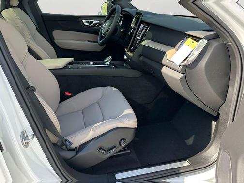 Crystal White Metallic 2026 Volvo XC60 B5 Plus