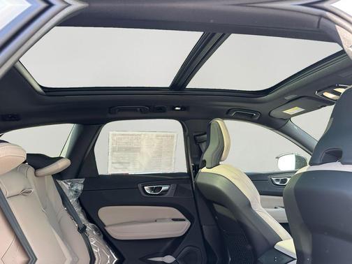 Crystal White Metallic 2026 Volvo XC60 B5 Plus