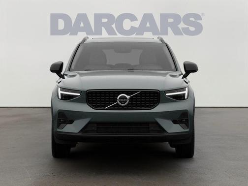 Forest Lake 2026 Volvo XC40 Plus, B5 AWD Gas (mild hybrid), Dark