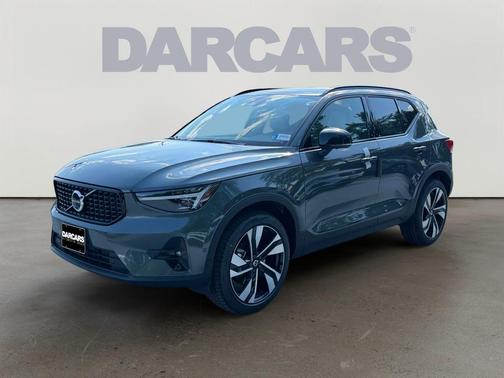 Forest Lake 2026 Volvo XC40 Plus, B5 AWD Gas (mild hybrid), Dark